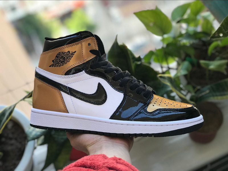 Air Jordan 1 Gold Toe AQ7474 001 40.5 47.5